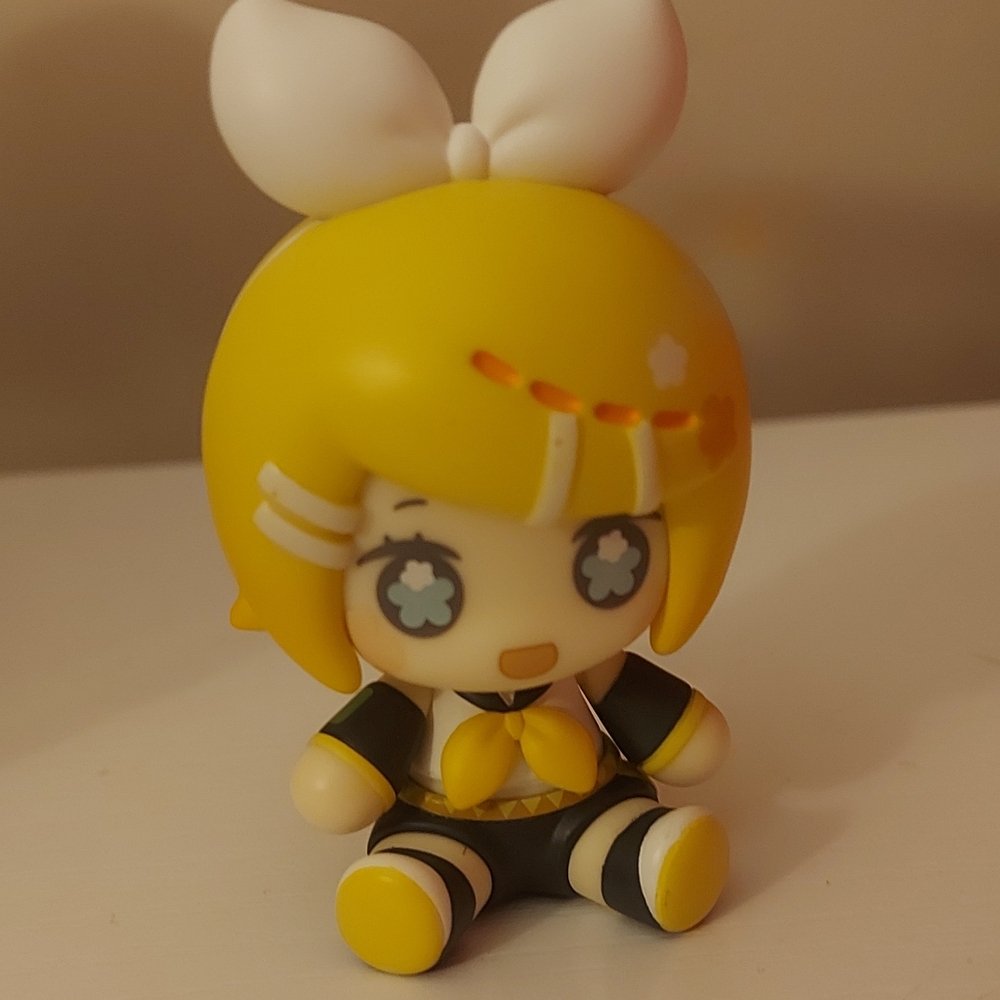 Hug me kagamine rin figure